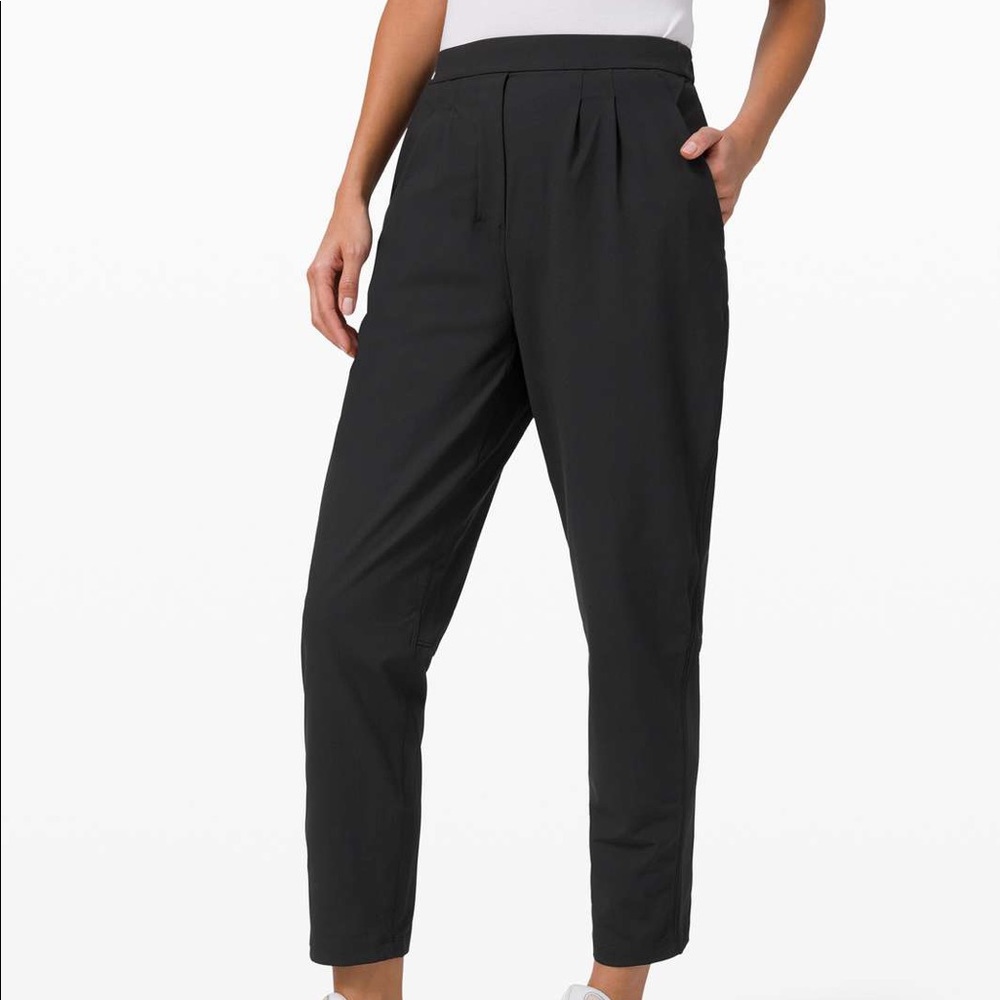 Lululemon Size 2 Essential high rise trouser